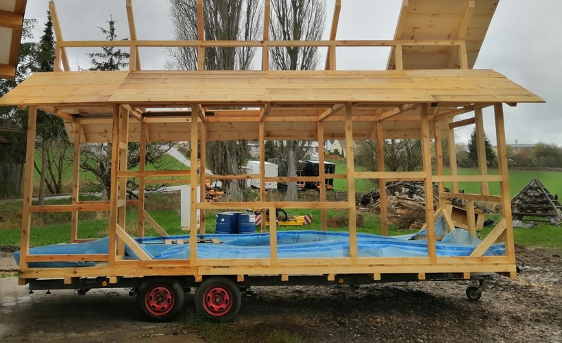 Frontalsicht mit ersten Zügen des Daches